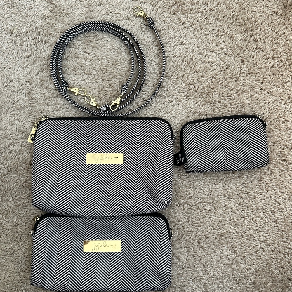 Jujube Queen of the Nile black white be set 3 zip pouches for diaper bag